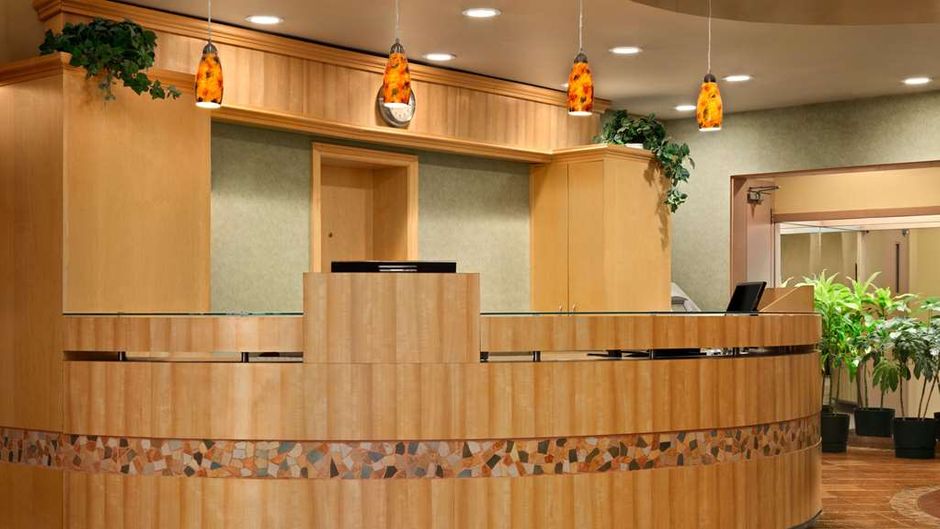 Travelodge Winnipeg East Lobby