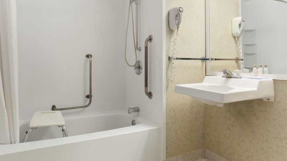 Travelodge Winnipeg East Room