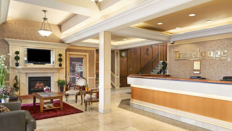 Travelodge Edmonton East Lobby