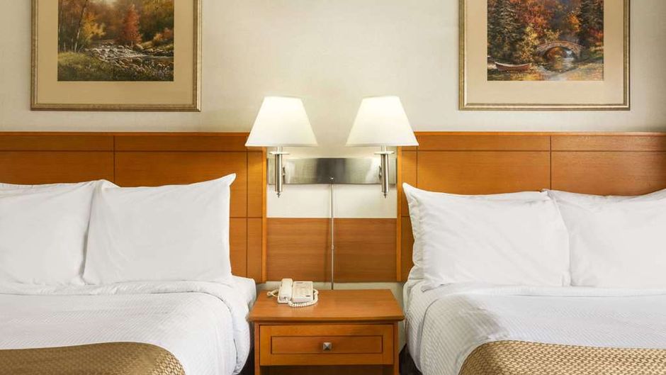 Travelodge Edmonton East Room