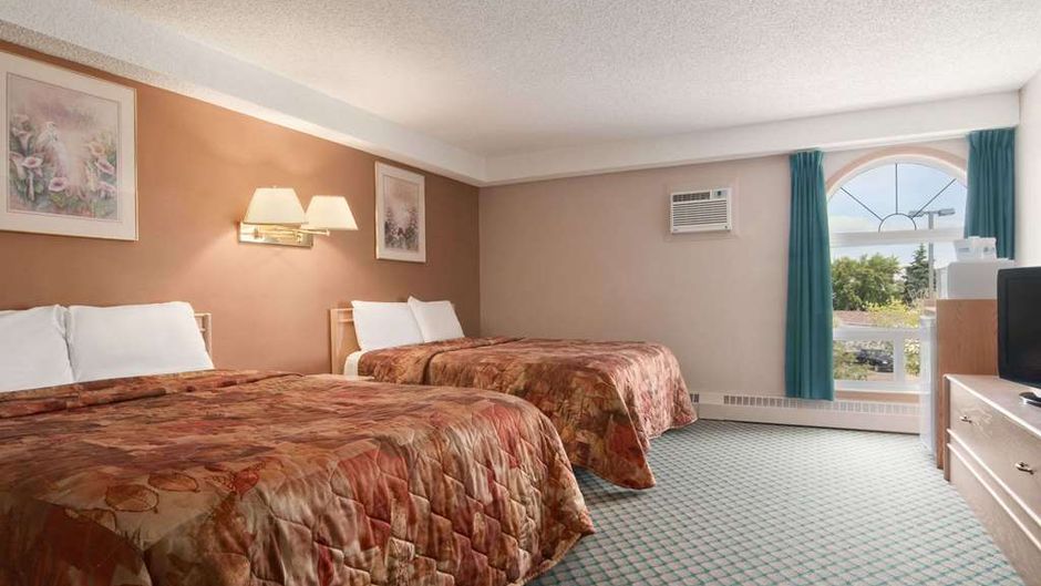 Travelodge Edmonton Airport Room