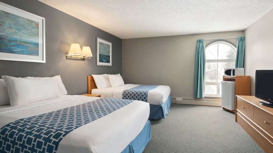 Travelodge Edmonton Airport Room