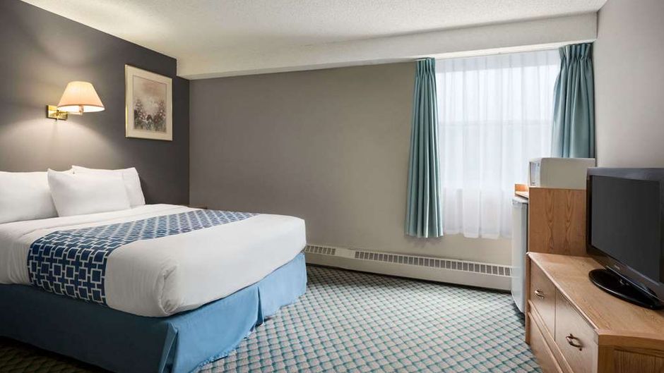 Travelodge Edmonton Airport Room