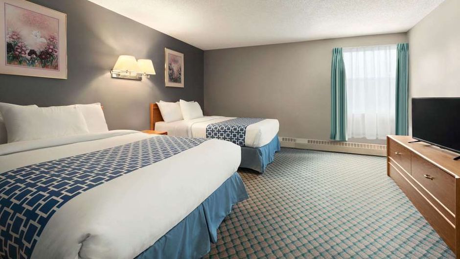 Travelodge Edmonton Airport Room