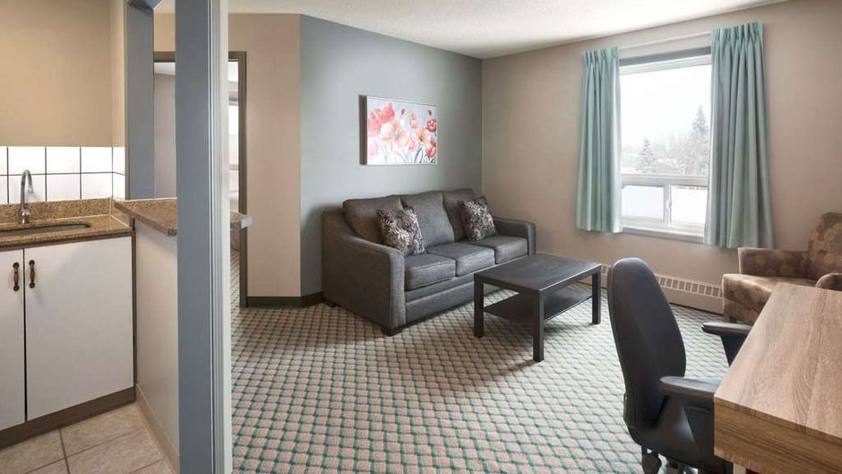 Travelodge Edmonton Airport Suite
