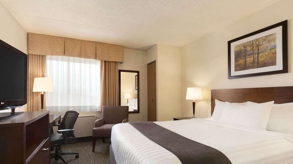 Travelodge Edmonton South Suite