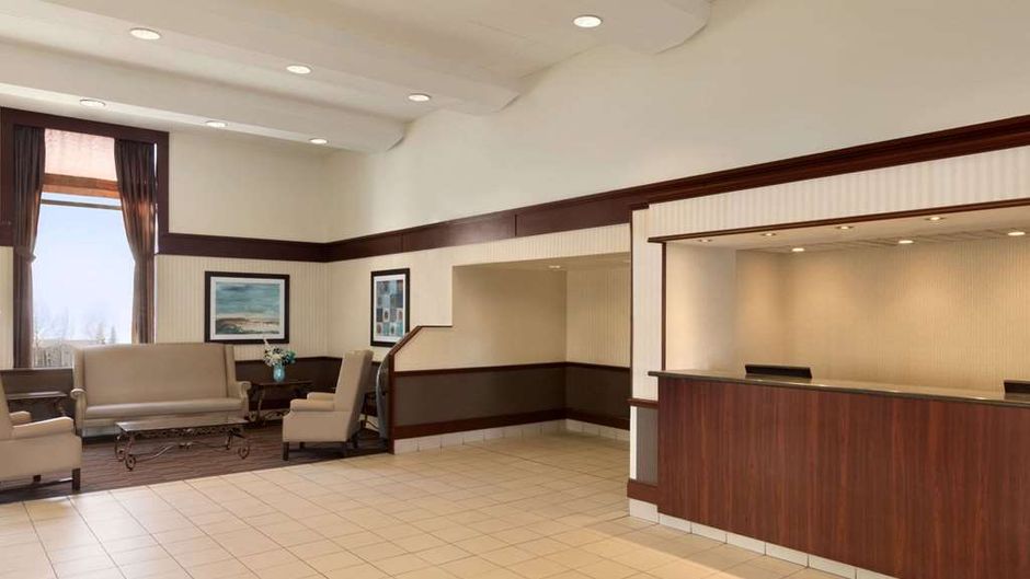 Travelodge Edmonton South Lobby
