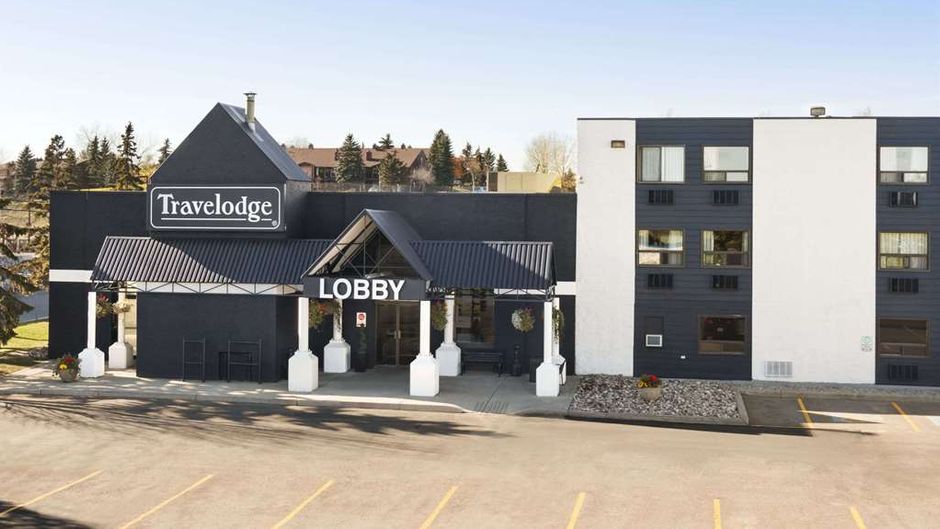 Travelodge Edmonton South Exterior