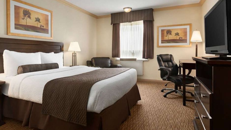 Days Inn & Suites Sault Ste Marie Room
