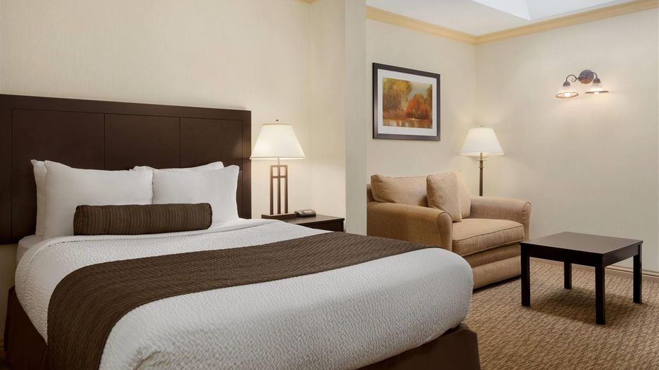 Days Inn & Suites Sault Ste Marie Room