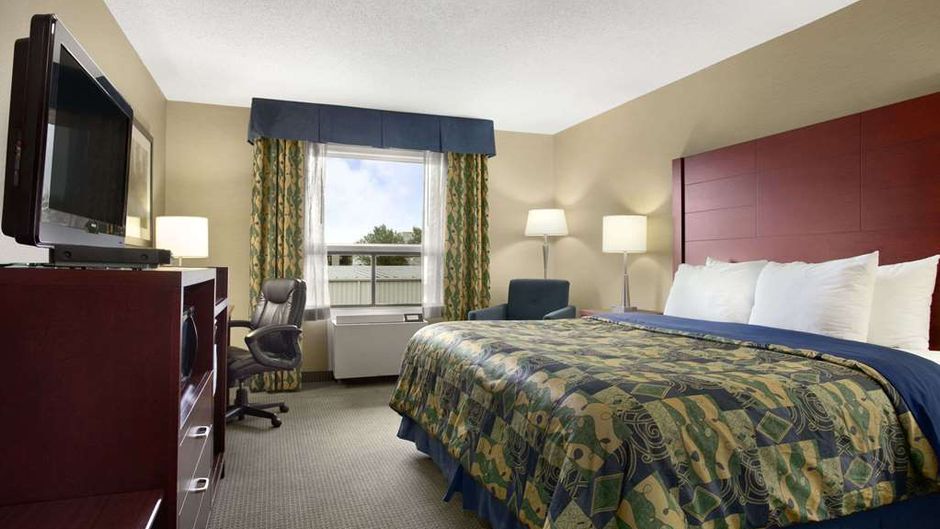 Travelodge Oshawa Room