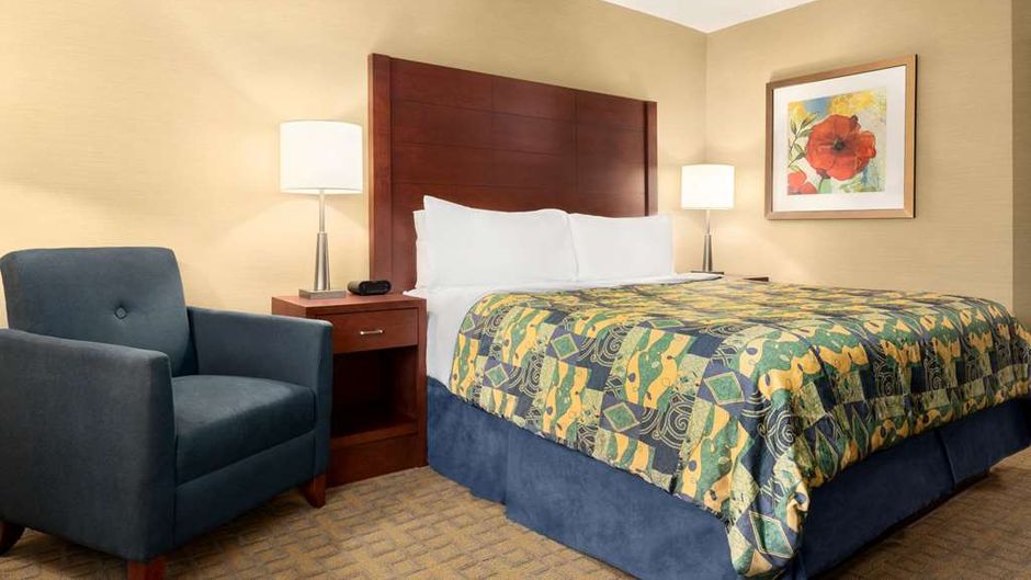 Travelodge Oshawa Room