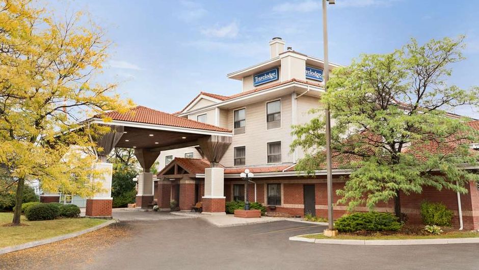 Travelodge Oshawa Exterior