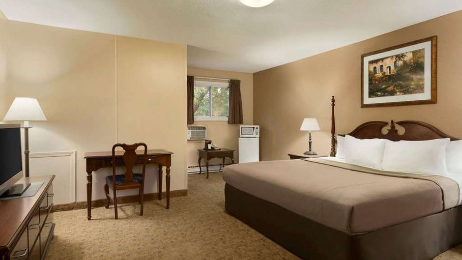 Travelodge Kenora Room