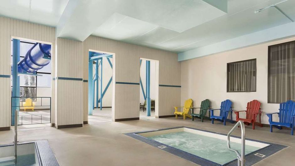 Travelodge Edmonton West Pool