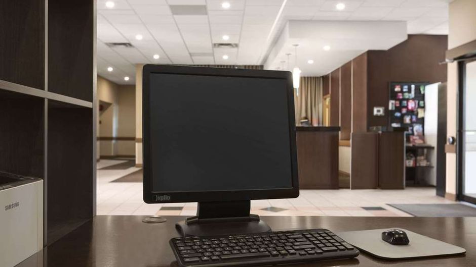 Travelodge Edmonton West Lobby