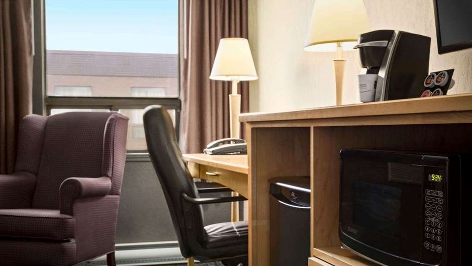 Travelodge Edmonton West Room