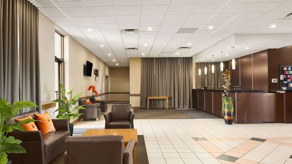Travelodge Edmonton West Lobby