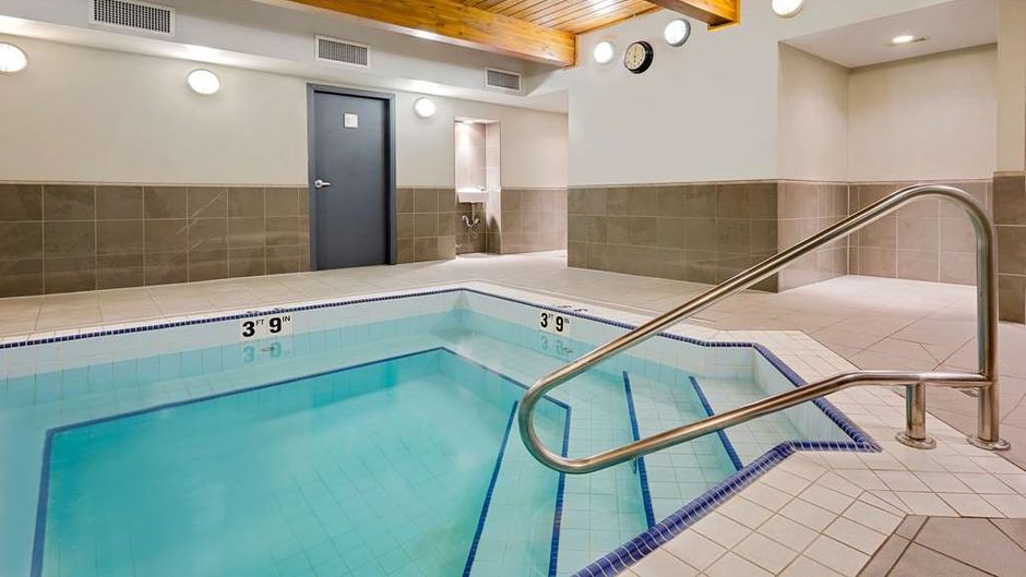 Ramada Kamloops Pool