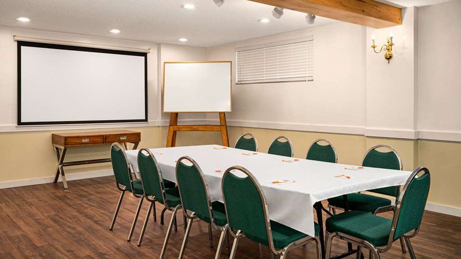 Howard Johnson Inn Gravenhurst Meeting