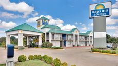 Days Inn & Suites Bentonville