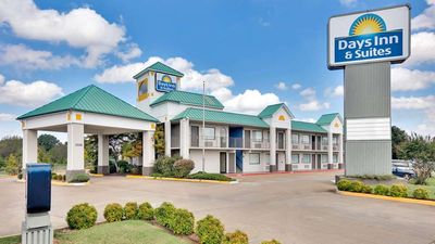 Days Inn & Suites Bentonville