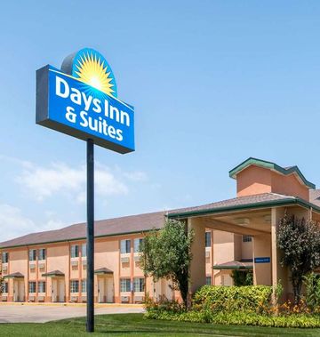 Days Inn & Suites Wichita