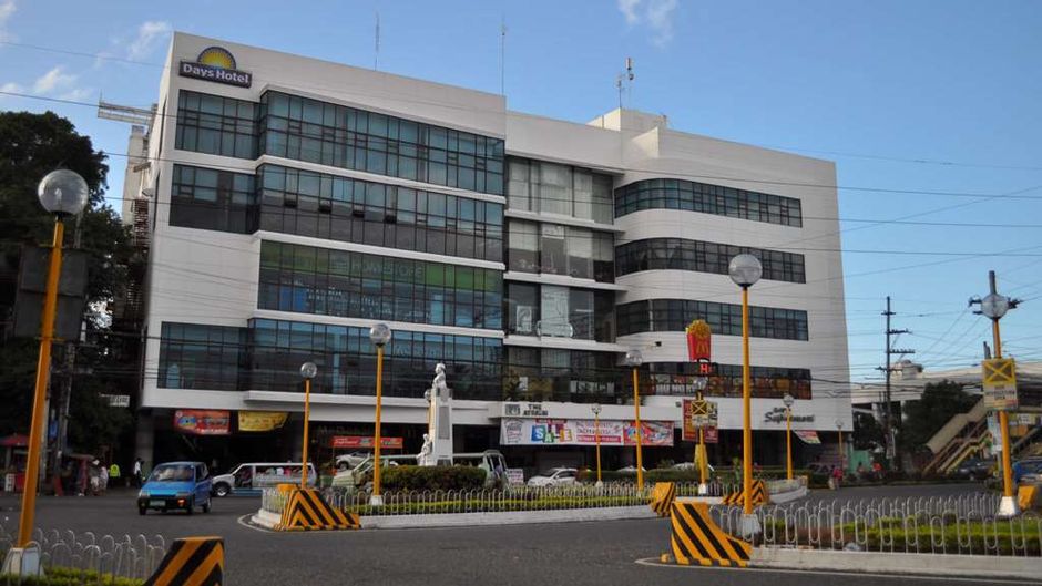 Days Hotel Iloilo Exterior
