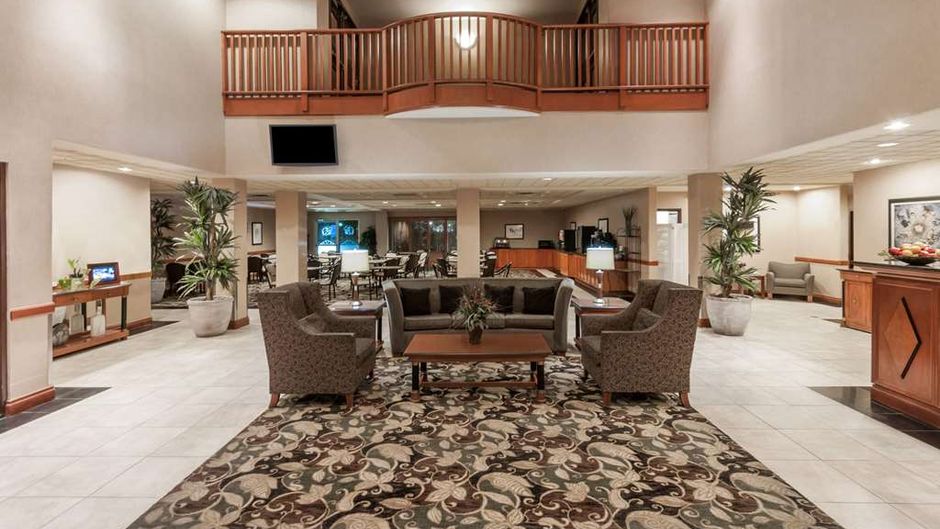 Wingate by Wyndham Edmonton West Lobby