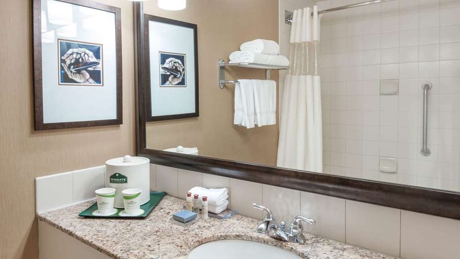Wingate by Wyndham Edmonton West Room