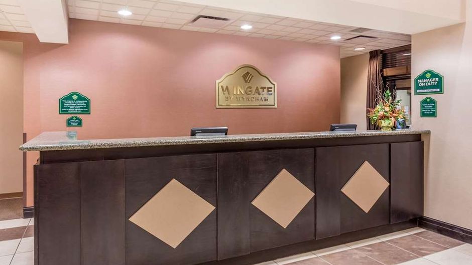 Wingate by Wyndham Regina Lobby