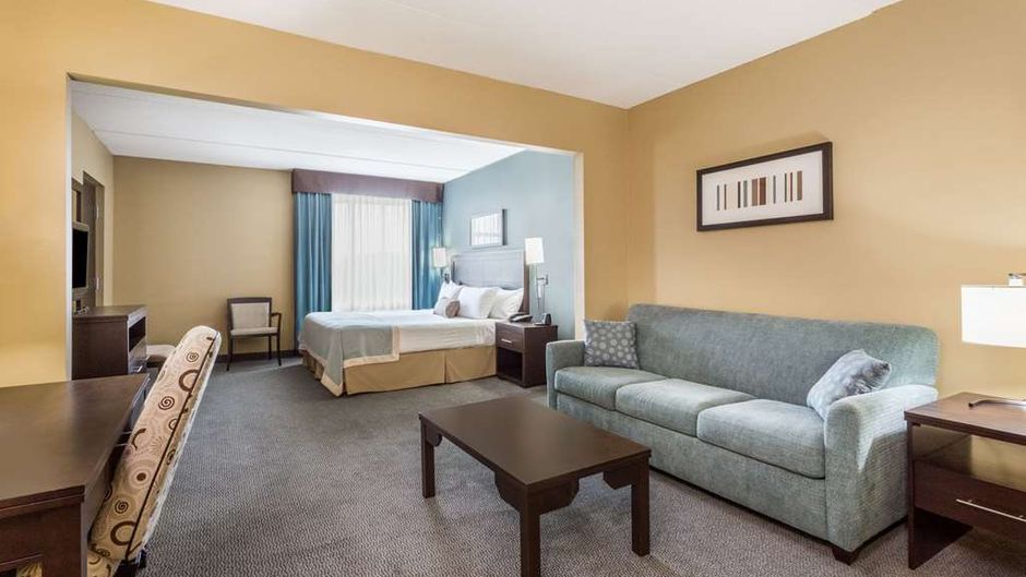 Wingate by Wyndham Regina Suite