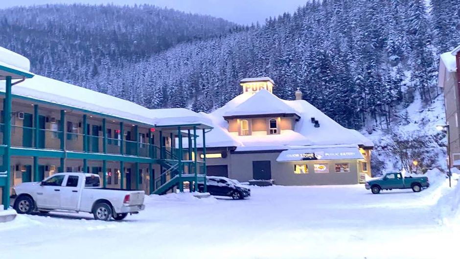 Super 8 Sicamous Exterior
