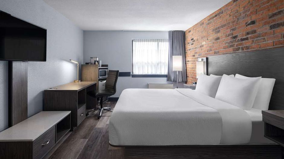 Travelodge Barrie on Bayfield Room