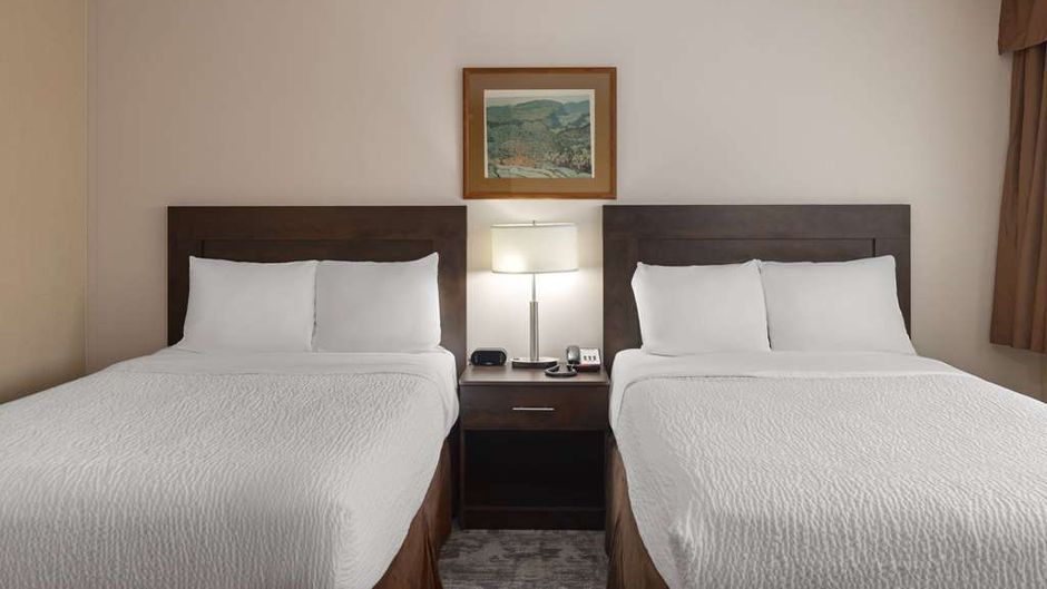 Travelodge Thunder Bay ON Room