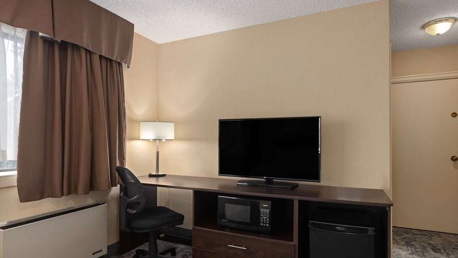 Travelodge Thunder Bay ON Room