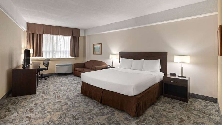 Travelodge Thunder Bay ON Room