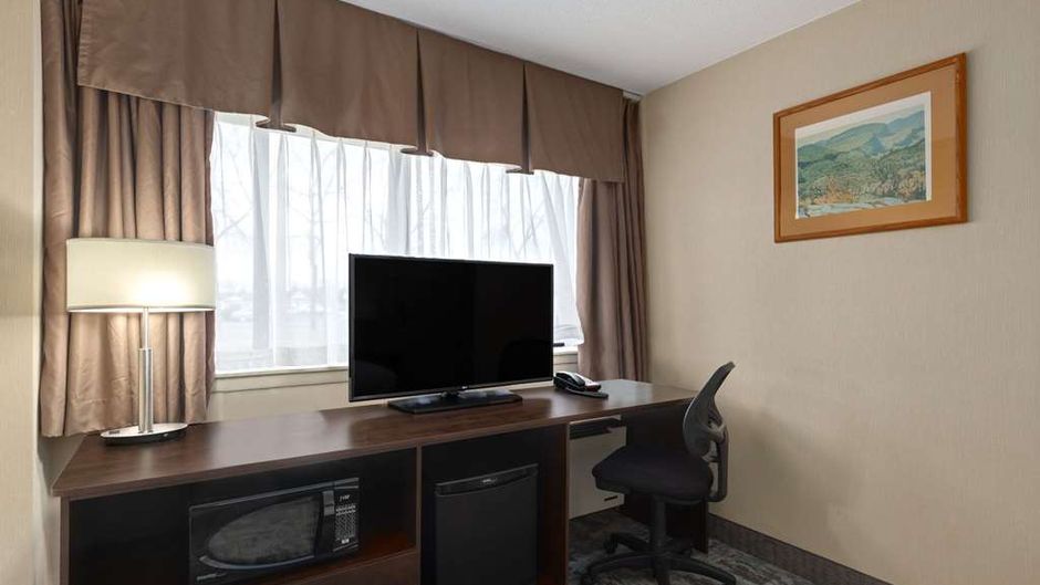 Travelodge Thunder Bay ON Room