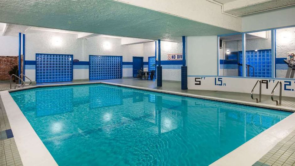 Howard Johnson Hotel Victoria Pool