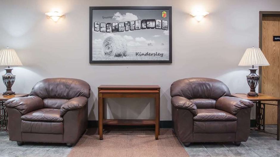 Super 8 Kindersley Lobby