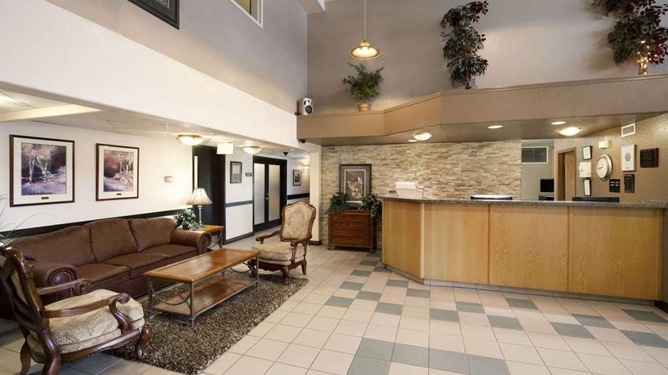 Super 8 Dawson Creek Lobby