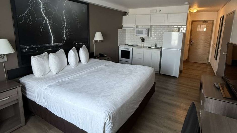 Super 8 Dawson Creek Room