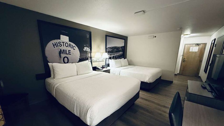 Super 8 Dawson Creek Room