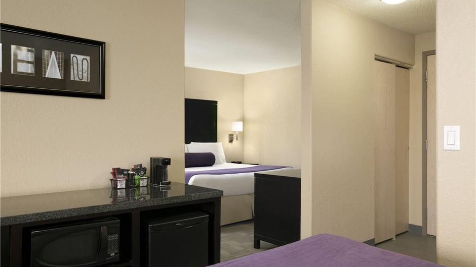 Days Inn Regina Suite