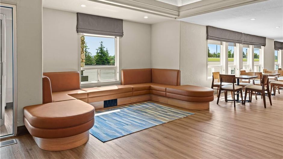 Days Inn Regina Lobby