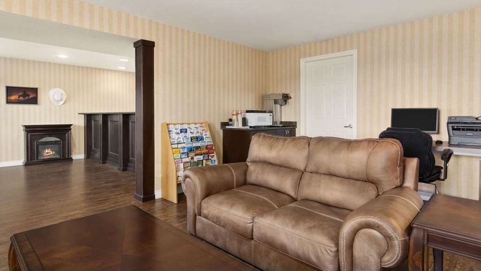 Kamloops Travelodge Mountview Lobby