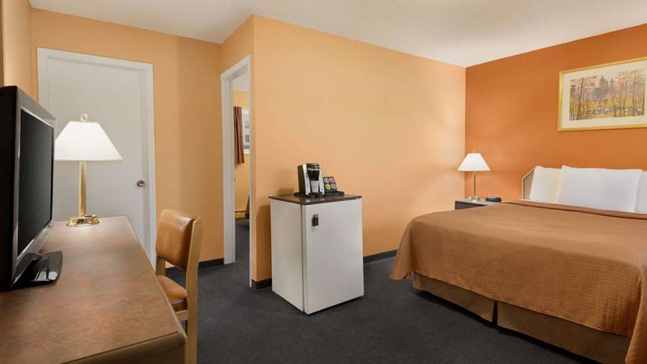 Travelodge Quesnel BC Room