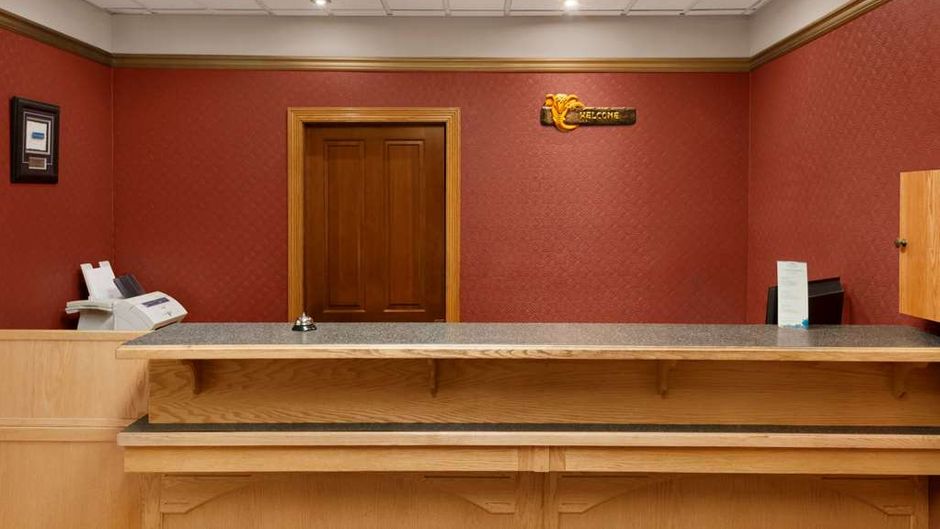 Travelodge Quesnel BC Lobby