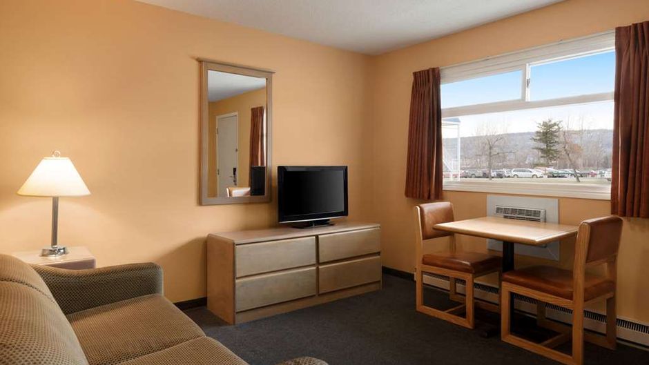 Travelodge Quesnel BC Suite