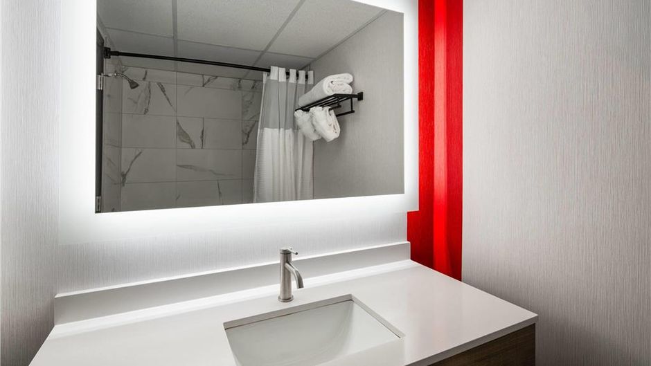 Ramada Plaza Regina Room